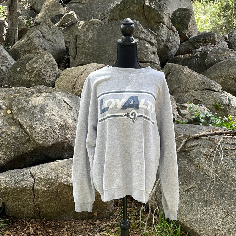 Gray, Women’s(L) LA Rams Sweatshirt and shoelaces